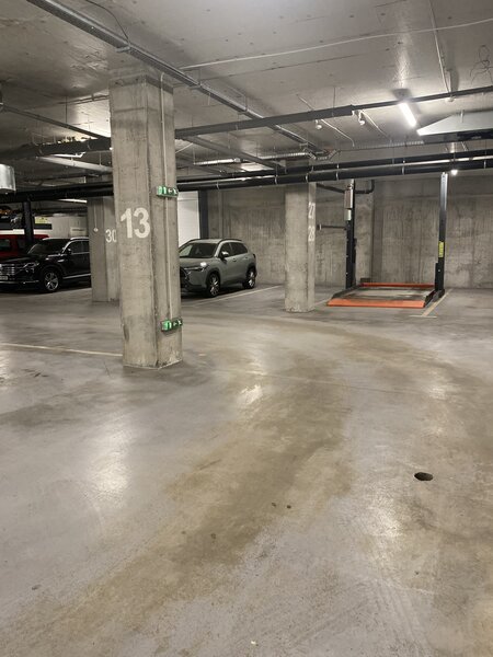 Inchiriez loc parcare garaj subteran zona Parlament